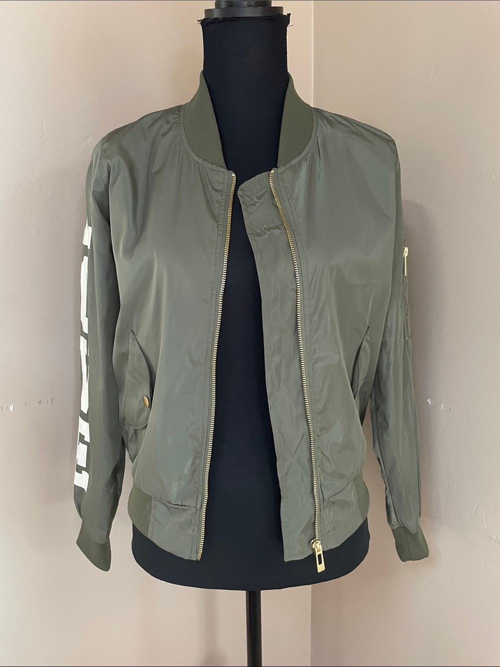 NWOT Cali Love USA Women’s Olive Green Bomber Jacket with Love Sleeve, size S